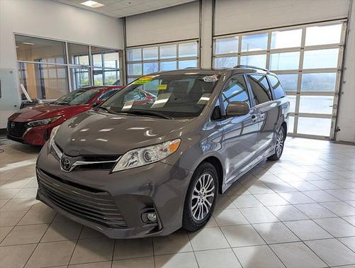 2018 Toyota Sienna XLE