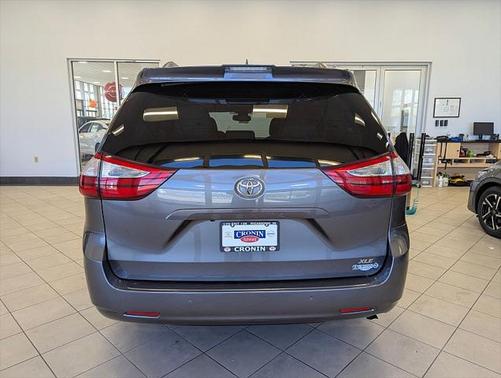 2018 Toyota Sienna XLE