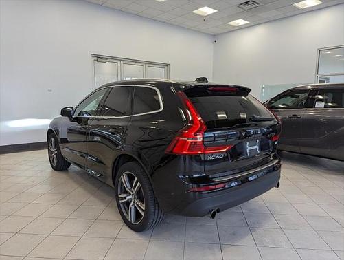 2021 Volvo XC60 T5 Momentum