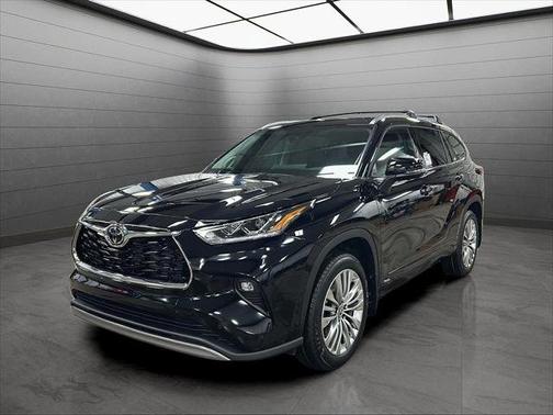 Midnight Black Metallic 2026 Toyota Highlander Hybrid Platinum AWD (Natl)