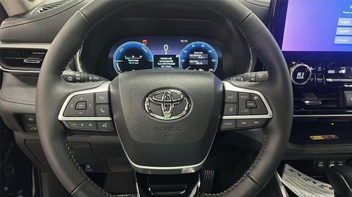 Midnight Black Metallic 2026 Toyota Highlander Hybrid Platinum AWD (Natl)