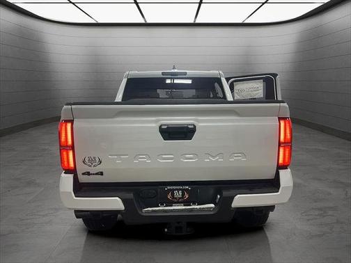 Wind Chill Pearl 2026 Toyota Tacoma TRD Sport Double Cab 5' Bed AT (Natl)