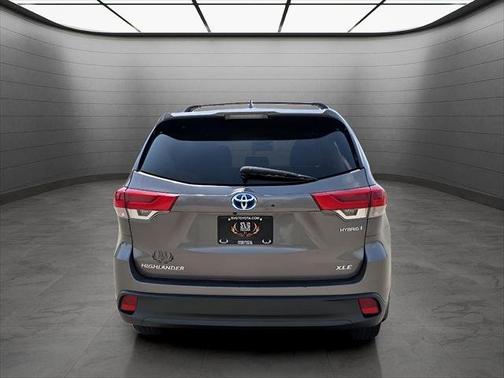 Predawn Gray Mica 2019 Toyota Highlander Hybrid XLE V6 AWD (Natl)