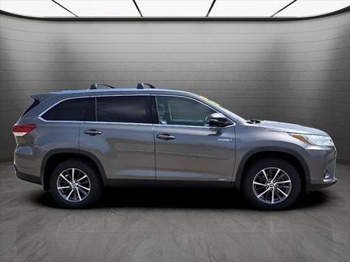 Predawn Gray Mica 2019 Toyota Highlander Hybrid XLE V6 AWD (Natl)