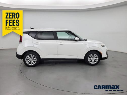White 2022 Kia Soul LX