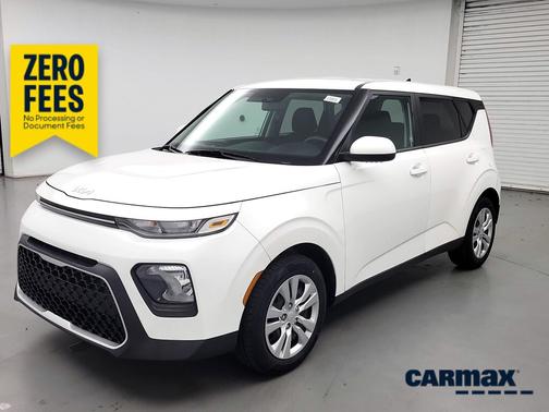 White 2022 Kia Soul LX