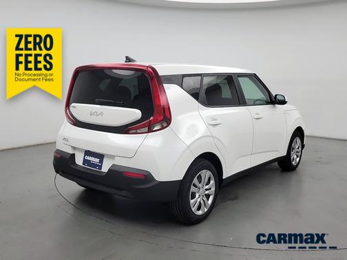 White 2022 Kia Soul LX