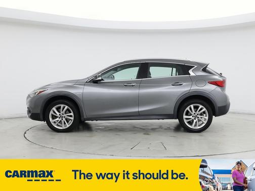 2017 INFINITI QX30 Luxury