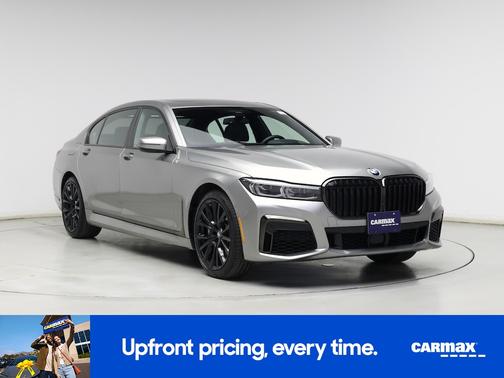 Gold 2020 BMW 750 XI