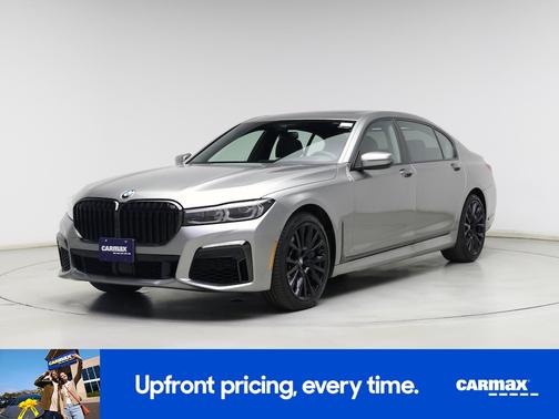 Gold 2020 BMW 750 XI