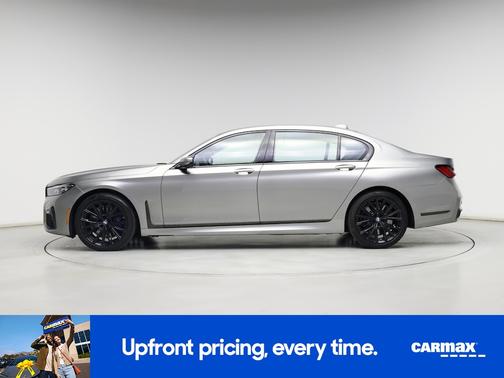 Gold 2020 BMW 750 XI