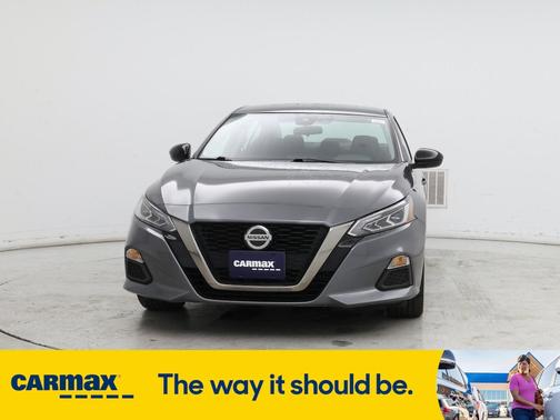 2022 Nissan Altima SR