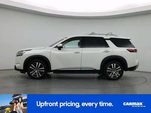 White 2023 Nissan Pathfinder Platinum