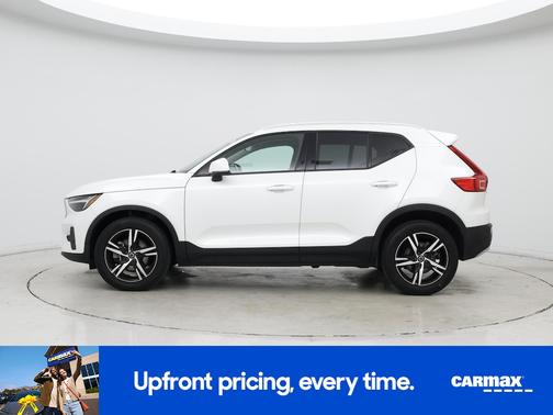 White 2023 Volvo XC40 B5 Core
