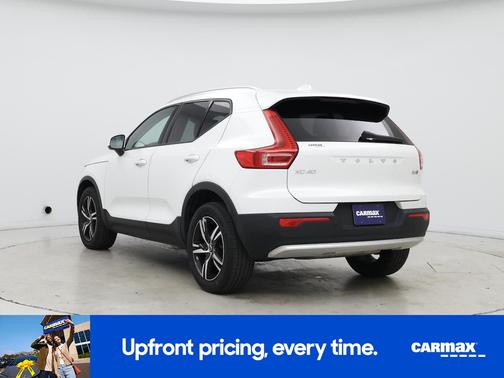 White 2023 Volvo XC40 B5 Core
