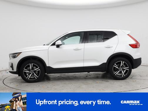 2024 Volvo XC40 B5 Core Dark Theme