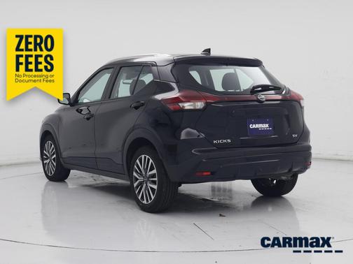 Black 2024 Nissan Kicks SV