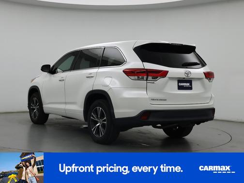 White 2018 Toyota Highlander LE