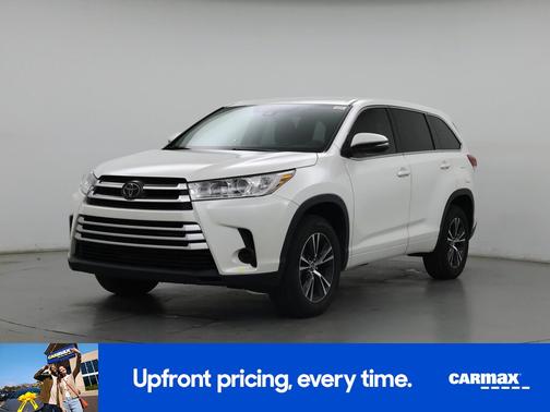 White 2018 Toyota Highlander LE