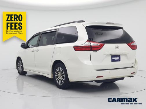 White 2018 Toyota Sienna XLE Premium