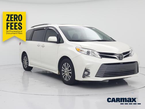 White 2018 Toyota Sienna XLE Premium