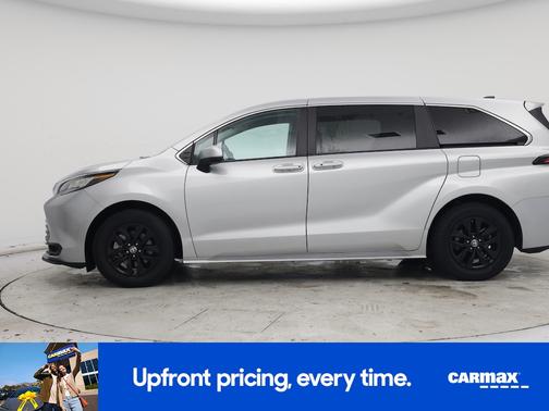 2022 Toyota Sienna LE