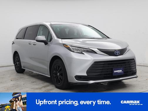 2022 Toyota Sienna LE