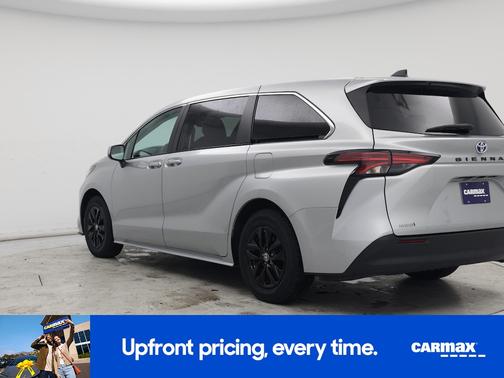 2022 Toyota Sienna LE