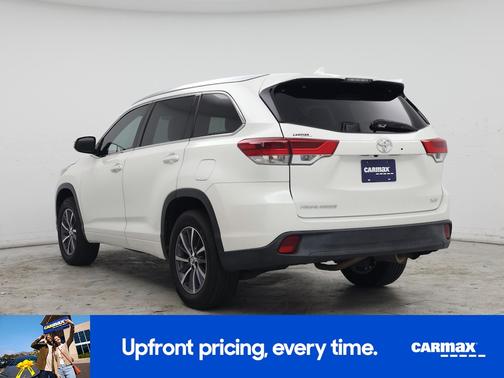 White 2018 Toyota Highlander XLE