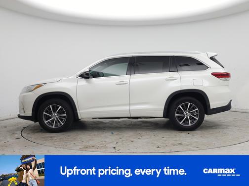 White 2018 Toyota Highlander XLE