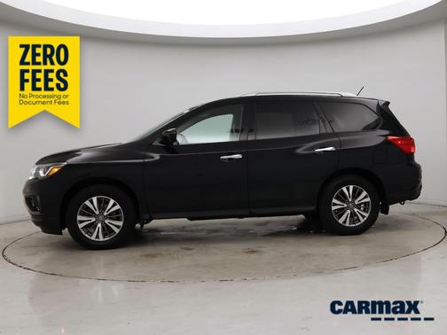 Black 2018 Nissan Pathfinder SL