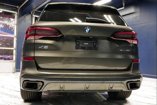Manhattan Green Metallic 2023 BMW X5 xDrive40i