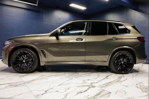 Manhattan Green Metallic 2023 BMW X5 xDrive40i