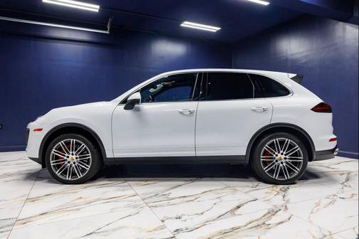 Carrara White Metallic 2015 Porsche Cayenne Turbo