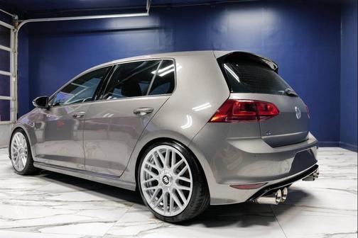 2016 Volkswagen Golf R 4-Door w/DCC & Navigation