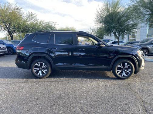 2025 Volkswagen Atlas 2.0T SE