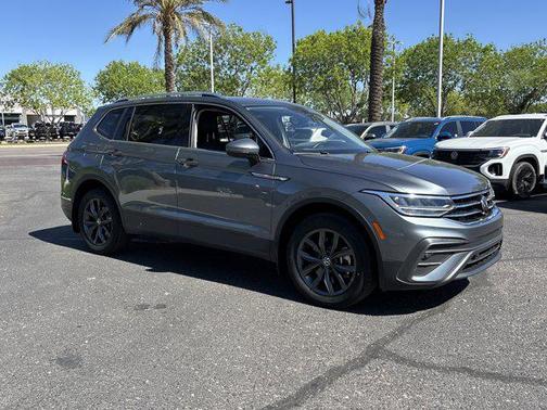 Platinum Gray Metallic 2023 Volkswagen Tiguan 2.0T SE