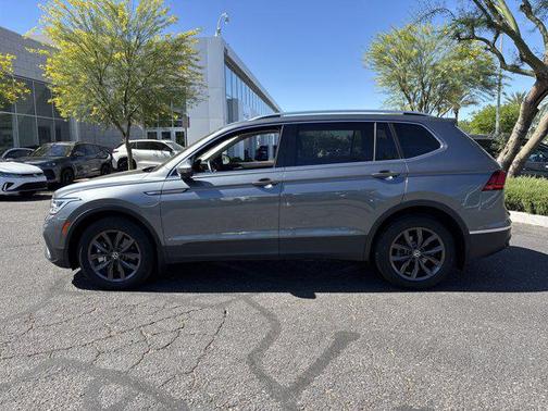 Platinum Gray Metallic 2023 Volkswagen Tiguan 2.0T SE