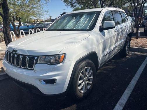 Bright White Clearcoat 2021 Jeep Grand Cherokee Laredo