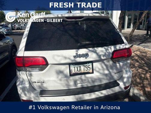 Bright White Clearcoat 2021 Jeep Grand Cherokee Laredo