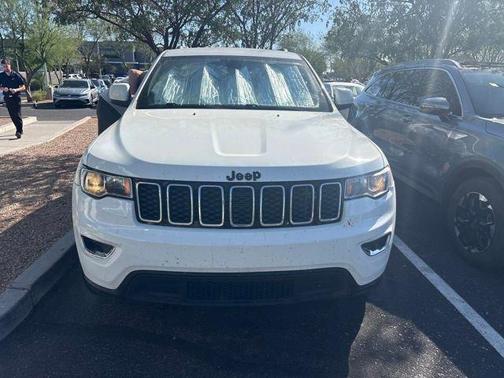 Bright White Clearcoat 2021 Jeep Grand Cherokee Laredo
