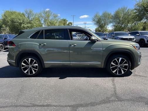 Avocado Green Pearl 2026 Volkswagen Atlas Cross Sport 2.0T SEL Premium