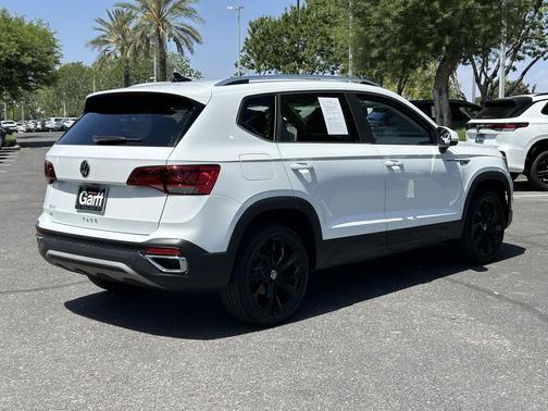 Pure White 2023 Volkswagen Taos 1.5T SE