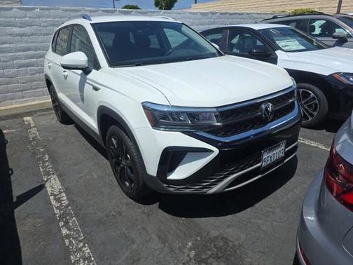 Pure White 2023 Volkswagen Taos 1.5T SE