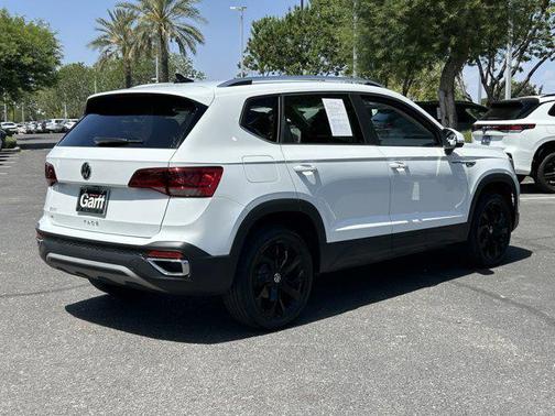 Pure White 2023 Volkswagen Taos 1.5T SE