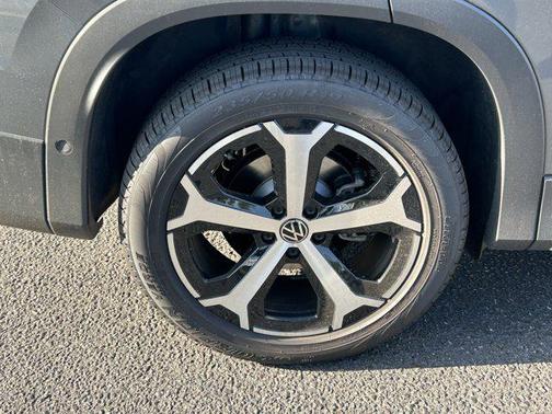2025 Volkswagen Tiguan 2.0T SE 4MOTION
