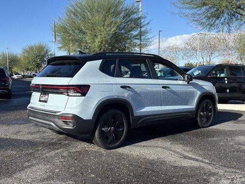 Monument Gray w/Dp Blk Rf 2026 Volkswagen Taos SE Black