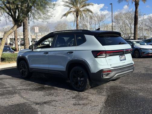 Monument Gray w/Dp Blk Rf 2026 Volkswagen Taos SE Black