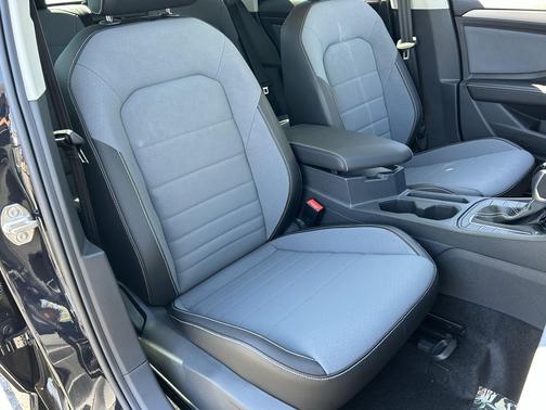 Deep Black Pearl 2026 Volkswagen Jetta 1.4T SE