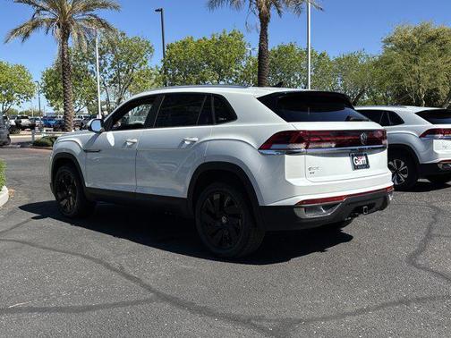 opal white pearl 2026 Volkswagen Atlas Cross Sport 2.0T SE w/Technology